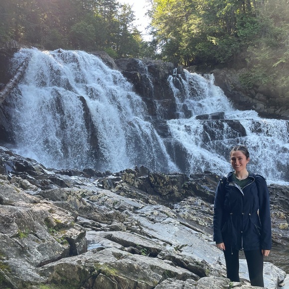 Meet your Posher, Ally - Picture 2 of 3